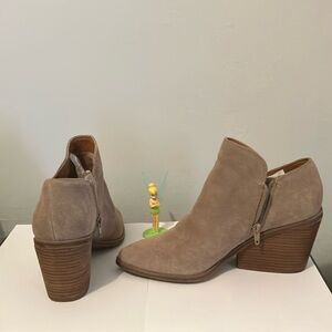Boots Taupe Leather Suede Ankle Boots Lucky Brand like new.
